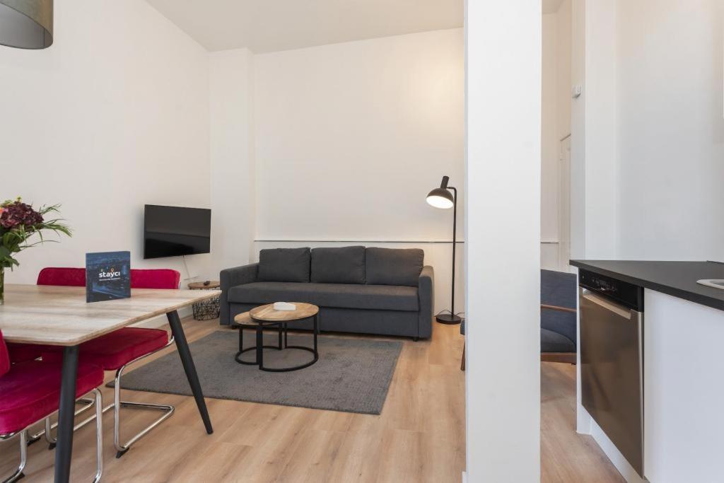 Stayci Serviced Apartments Central Station L'Aia Esterno foto