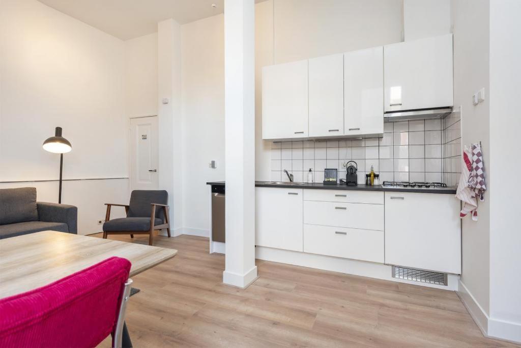 Stayci Serviced Apartments Central Station L'Aia Esterno foto